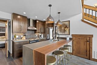 Fantastic Views Two Large Patios Private Jacuzzi and Indoor Outdoor Fireplace - 3