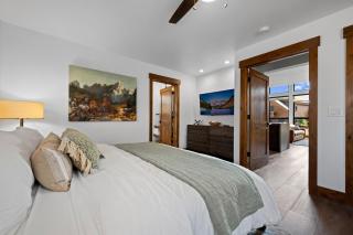 Fantastic Views Two Large Patios Private Jacuzzi and Indoor Outdoor Fireplace - 2