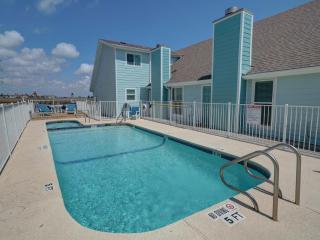 Shared Pool Fishing Dock Walk to the Beach - Padre Island - 0