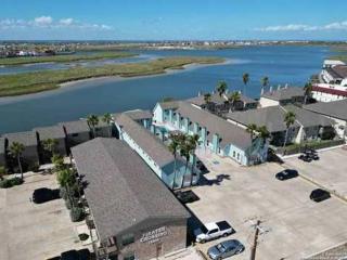 Shared Pool Fishing Dock Walk to the Beach - Padre Island - 7