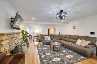 10 Mi to Redondo Beach Carson Home with Pool Table! - Carson - 6