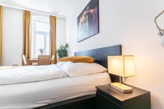Explore Vienna: 1BR Retreat Near Westbahnhof - Wenen - 3