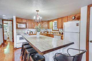 Pet-Friendly Cabin with Dock and Lake Views in Edwards - Edwards - 4