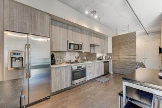 Studio High-Rise in Downtown Vegas - 7