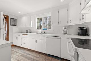 Great location with Water Views - Harwich - 1