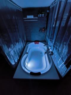 Love-room Discret 40 m2 Bormes les mimosas village avec Terrasse - 6