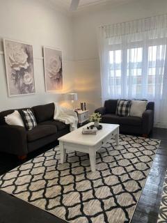 Daisy Cottage, 4 bedrooms, close to CBD - Golden Square - 9