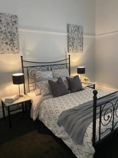Daisy Cottage, 4 bedrooms, close to CBD - Golden Square - 6