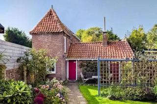 Rustic Retreat: Fireplace, BBQ, + Forest Access - Burgh Haamstede - 0