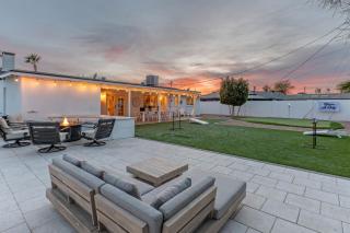 Stylish 3BR Retreat with Backyard Oasis Near Old Town Scottsdale - 9