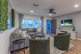 Stylish 3BR Retreat with Backyard Oasis Near Old Town Scottsdale - 6