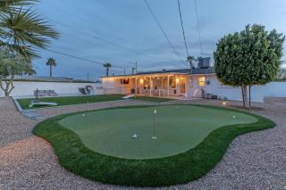 Stylish 3BR Retreat with Backyard Oasis Near Old Town Scottsdale - 2