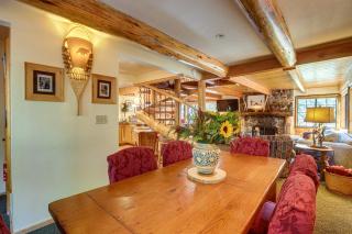 Less Than 1 Mi to Lake Tahoe Beaches Home with Fire Pit! - Tahoe City - 5
