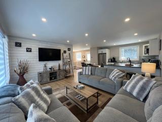 The Luxe Lodge - Algonquin Highlands - 0