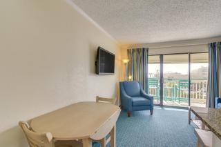 Steps to Beach Galveston Condo with Balcony! - Galveston - 7
