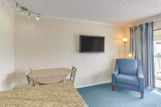Steps to Beach Galveston Condo with Balcony! - Galveston - 6