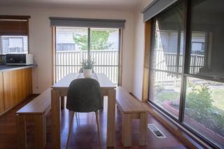 Sovereign Hill Getaway Walk To Attractions - Canadian - 3
