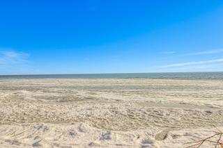 Lakefront Aitkin Home with Sunroom Walk to Beach! - Garrison - 9
