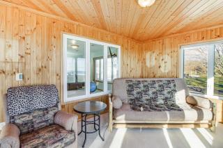 Lakefront Aitkin Home with Sunroom Walk to Beach! - 5