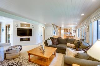 2 Mi to Lake Tahoe Spacious and Serene Retreat! - 5