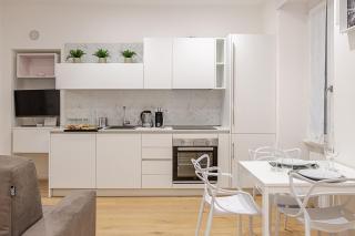 Art-Filled Apartment in Centro - Milan - 7