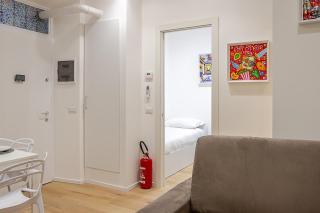 Art-Filled Apartment in Centro - Milan - 5