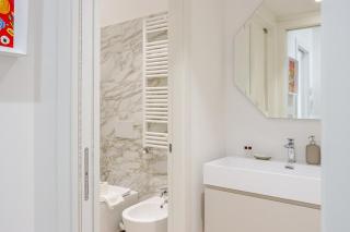 Art-Filled Apartment in Centro - Milan - 2