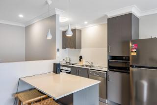 Contemporary & Convenient - City Fringe Townhouse! - Toowoomba - 1