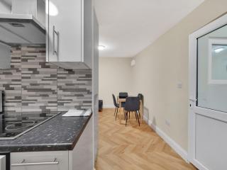 Pass the Keys Private Studio Free Parking! - Ilford - 3