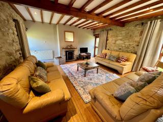 Pass the Keys Rustic & Spacious Stone Cottage for 6 & Dogs - Hartington - 9