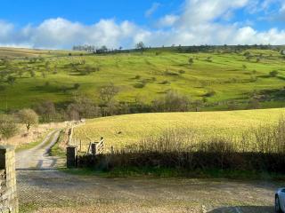 Pass the Keys Rustic & Spacious Stone Cottage for 6 & Dogs - Hartington - 8