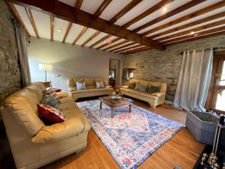 Pass the Keys Rustic & Spacious Stone Cottage for 6 & Dogs - Hartington - 5