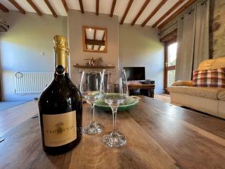Pass the Keys Rustic & Spacious Stone Cottage for 6 & Dogs - Hartington - 4