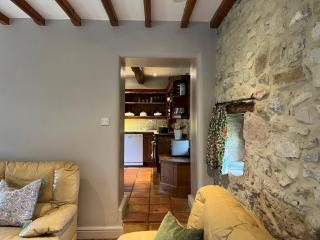 Pass the Keys Rustic & Spacious Stone Cottage for 6 & Dogs - Hartington - 3