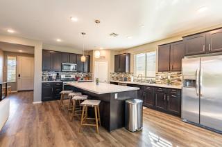 Luxe Indio Stay w Pool Tiki Bar Fire Pit Near Coachella Longfellow - 5