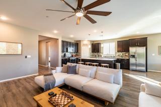 Luxe Indio Stay w Pool Tiki Bar Fire Pit Near Coachella Longfellow - 4