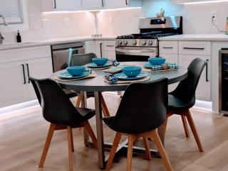 Custom Design Kitchen King Beds Laundry Large TVs - Rome - 1