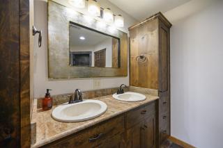 Stayhocha Year-Round Creek Fun,Hot Tub,Waffle bar - 8