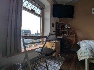 R5 - Triple Room Retreat - Near Beach, Parks, Trails, City - WIFI, Free Parking - Self Catering - Swansea - 7