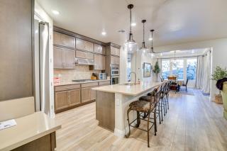 Gorgeous Henderson Home with Patio and Yard! - Las Vegas - 9