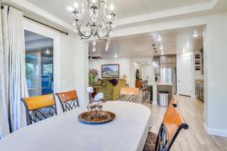 Gorgeous Henderson Home with Patio and Yard! - Las Vegas - 4