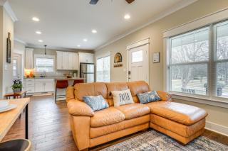 Near Parks and Lakes Family-Friendly Cleveland Home - Cleveland - 5