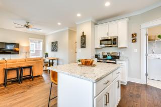 Near Parks and Lakes Family-Friendly Cleveland Home - Cleveland - 2