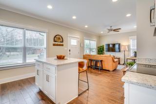 Near Parks and Lakes Family-Friendly Cleveland Home - Cleveland - 1