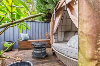 Family-Friendly Townhouse with Private Courtyard - Sydney - 3