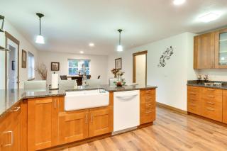 Dog-Friendly Milwaukie Home 9 Mi to Dtwn Portland - Milwaukie - 2