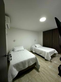Apartamento, balcón privado y terraza al aire libre - Cali - 8