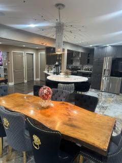 The Marlowe, A Couples Getaway - Chicago - 1