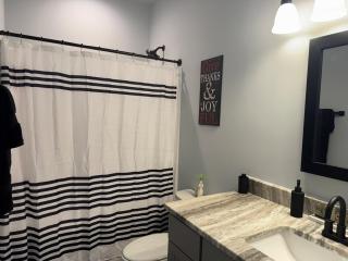 Hub City Haven-Pet Friendly New 3BR 2BA Home - Moore - 7