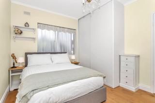 La Belle Fleur - Vintage Stay near Parklands & CBD - 2